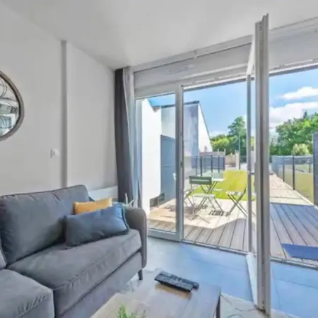 Maison De Vacances Le Treustel - Piscine - Parking コンブリ