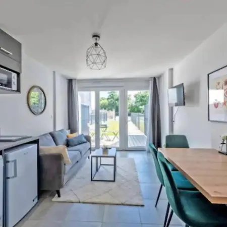 Maison De Vacances Le Treustel - Piscine - Parking 別荘 *